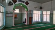 Menjelang Ramadhan remaja masjid Ilham Bara Baraya Utara mengadakan kerja bakti