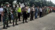 Dukung Kepwalkot Bekasi, Personel Koramil 01/Kranji Dampingi dan Kawal Penertiban Lapak PKL di Bekasi Selatan