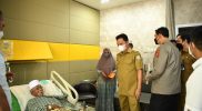 Pj. Gubernur Aceh Bersama Kapolda Aceh Jenguk Abu Tumin Yang Dirawat di RSU Zainoel Abidin Banda Aceh