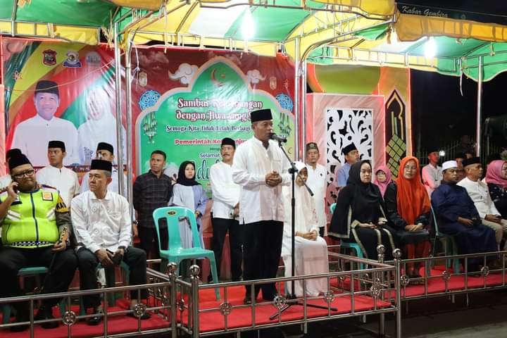 Ket foto : Walikota Tanjungbalai  Waris Tholib memberi kata sambutan dalam rangka pawai takbiran keliling hari raya Idul Fitri 1444 H