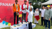 PJ. Bupati Aceh Timur Kalungi Emas untuk Atlet Panahan Dan Takraw