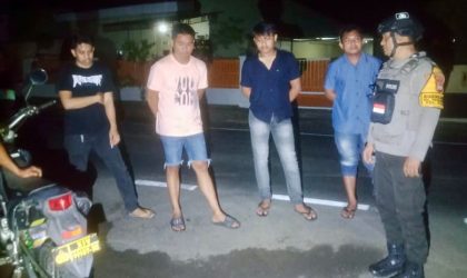 Bhabinkamtibmas Kelurahan Pa’Bundukang Patroli Daerah Binaan, Ajak Pemuda Ciptakan Situasi Kamtibmas dan Pilkada Damai