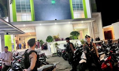 Personil Patmor Sat Samapta Polres Takalar Amankan Malam Pertama Salat Tarawih Ramadhan 1446 H