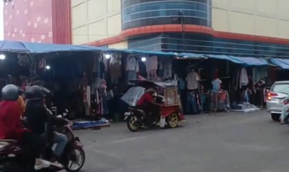 Ganggu Penggunaan Jalan, Camat Wajo di Minta Tegas Bongkar Lapak Yang Melanggar 