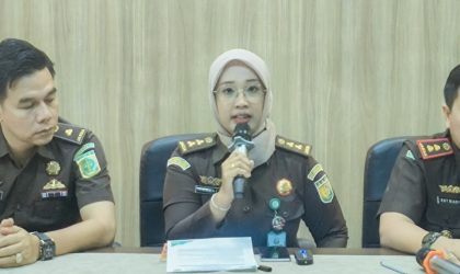 BREAKING NEWS : Menolak Diperiksa Crazy Rich Sumatera Selatan Dijemput Paksa Penyidik Kejari Musi Banyuasin