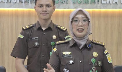BREAKING NEWS  : Penyidik Kejaksaan Tinggi Sumatera Selatan Geledah Rumah Tersangka Korupsi Pasar Cinde
