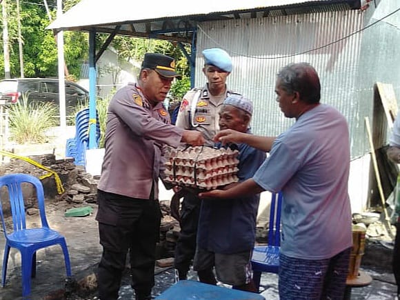 Polsek Marbo Peduli, Salurkan Bantuan untuk Korban Kebakaran di Desa Banggae