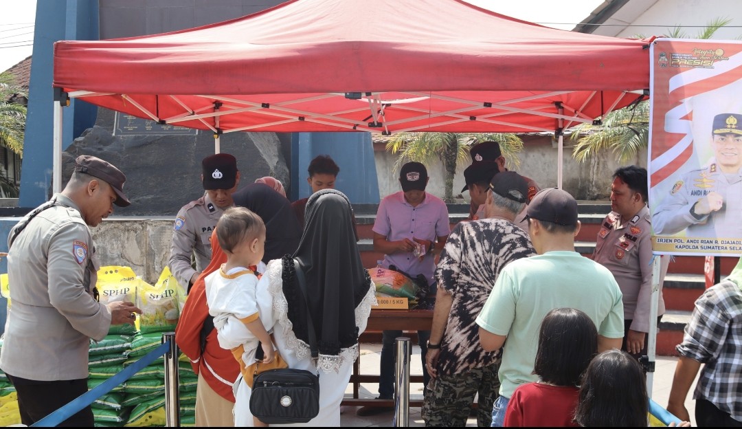 HEADLINE NEWS  : Tekan Kenaikan Harga Pangan, Polsek Lawang Kidul Bantu Ringankan Beban Masyarakat