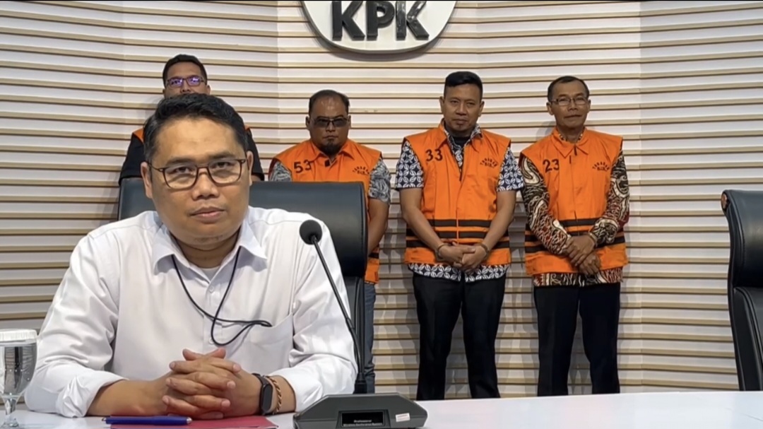 BREAKING NEWS : Skandal Suap Dana Hibah Jatim. KPK Tetapkan 21 Orang Tersangka, Empat Diantaranya Ditahan
