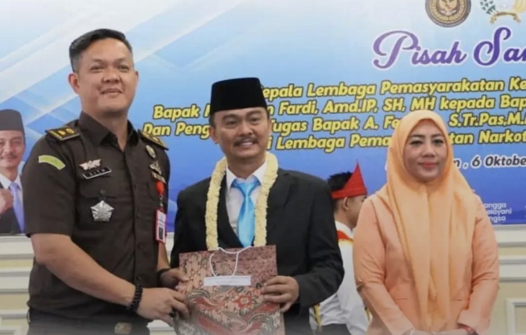 HEADLINE NEWS : Pisah Sambut : Kejaksaan Negeri Muara Enim Sambut Kedatangan Ka Lapas Baru